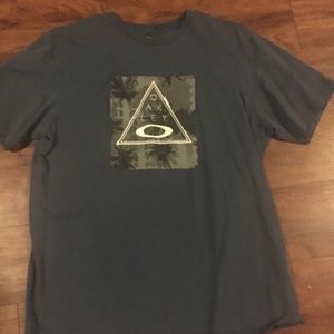Oakley T-shirt